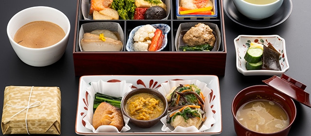 Inflight dining / JAL Business Class JAL dining offers tempting new menus created by dedicated chefs for a thoroughly unforgettable dining experience.